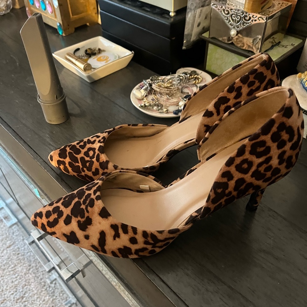 Leopard print heels!
